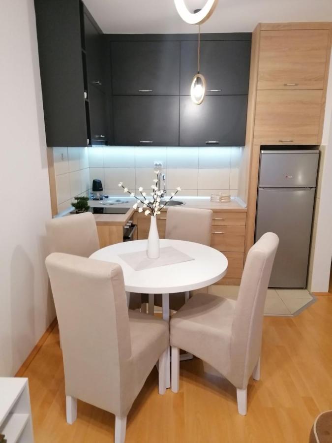 Emili Apartman Ягодина Екстериор снимка