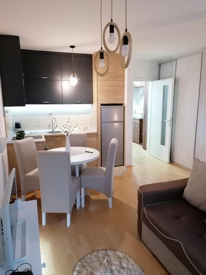 Emili Apartman Ягодина Екстериор снимка