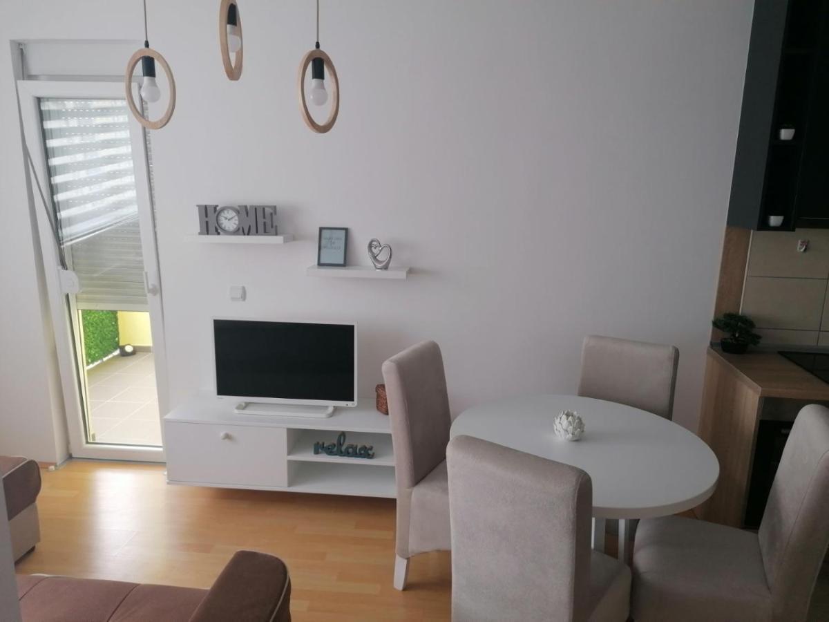 Emili Apartman Ягодина Екстериор снимка