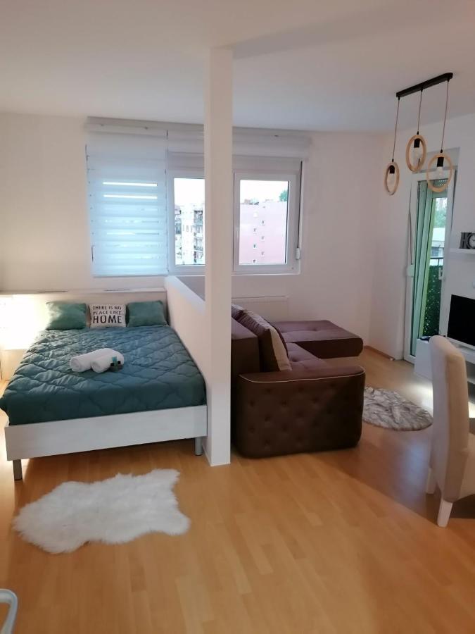 Emili Apartman Ягодина Екстериор снимка
