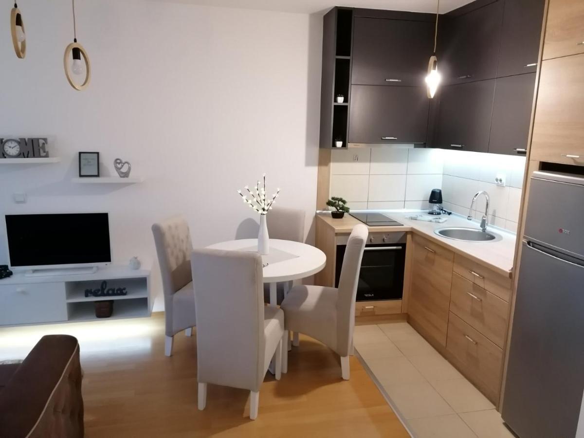 Emili Apartman Ягодина Екстериор снимка