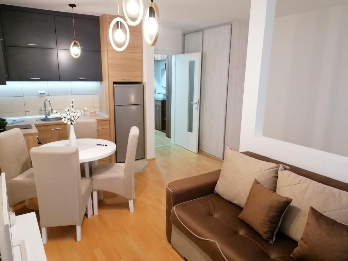 Emili Apartman Ягодина Екстериор снимка