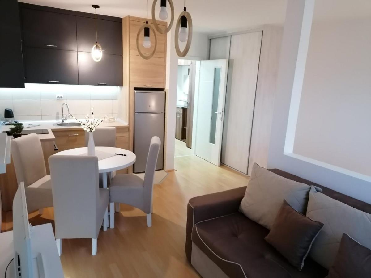 Emili Apartman Ягодина Екстериор снимка