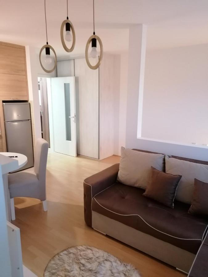 Emili Apartman Ягодина Екстериор снимка